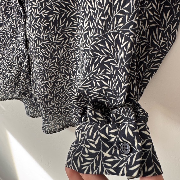 H&M Dark Blue and White Floral Blouse - Picture 5 of 6